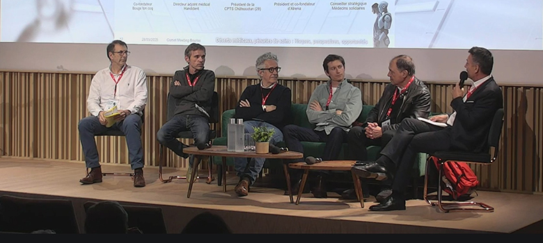Les 5 participants à l'atelier et le présentateur assis en ligne sur le plateau - La Prévention Médicale Les 5 participants à l'atelier et le présentateur assis en ligne sur le plateau - La Prévention Médicale