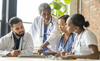 Une équipe médicale en réunion - La Prévention Médicale