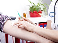 Injection intraveineuse par une infirmière
