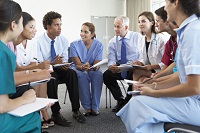 Réunions d'équipes, communication entre médecins